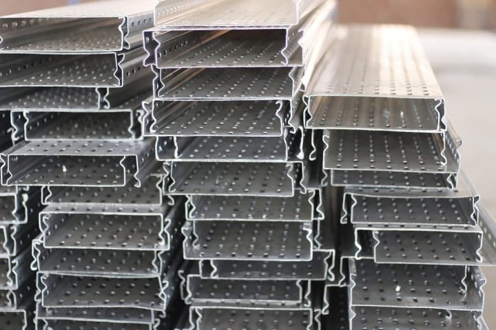 Pre-galvanized cable tray